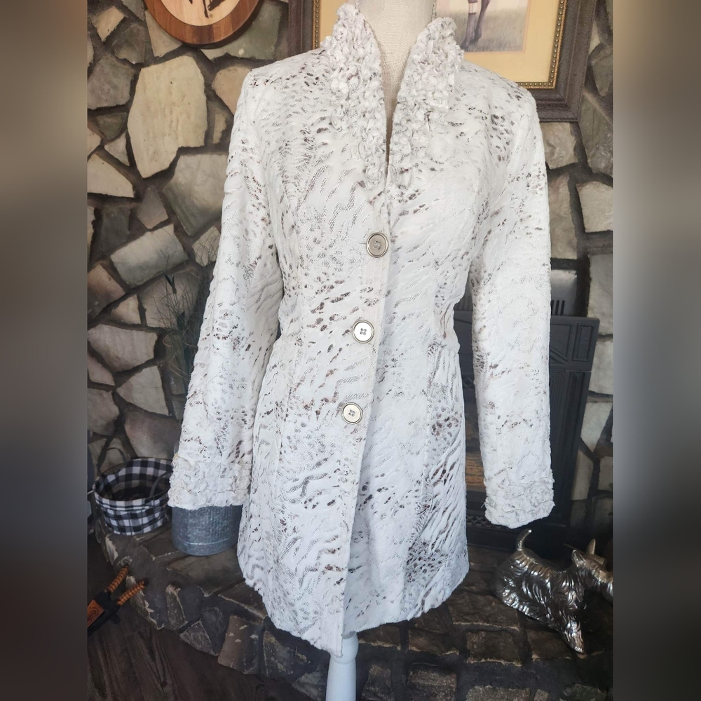 Ethyl fashion coat/jacket Winter white and animal print Size S